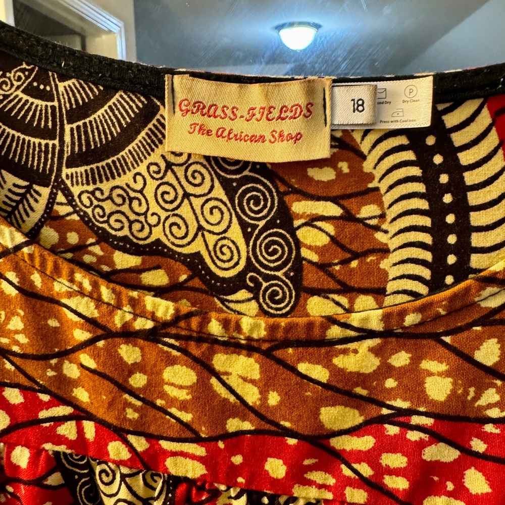 Grass-Fields Vibrant Red and Gold African Print Dress. Size 18 - Picture 3 of 3